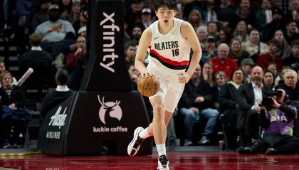 开云体育下载-科尔谈杨瀚森：他是一名非常有技术的球员 能理解开拓者首轮选他