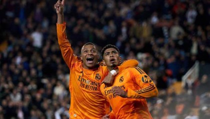 开云体育下载-10人皇马翻盘！还是那个贝林，还是那个维尼修斯……