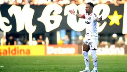 开云体育下载-内马尔批俱乐部草皮维护不力，表态正为世界杯努力|内马尔·达·席尔瓦|费尔南多-桑托斯|科林蒂安|比赛|国家队_新浪体育_新浪新闻