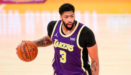 开云体育APP-防守端统治力越发明显 保持健康浓眉即可收获DPOY